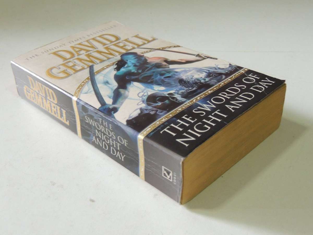 The Swords Of Night And Day - David Gemmell