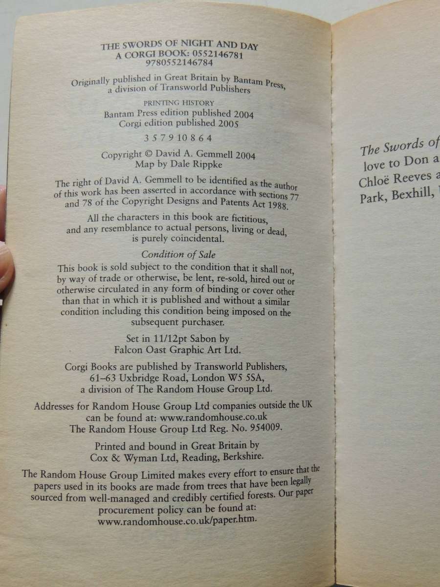The Swords Of Night And Day - David Gemmell