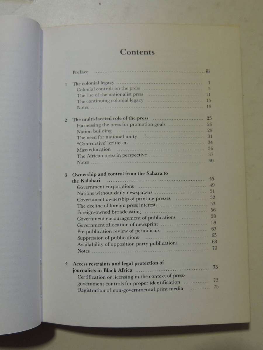 Mass Media In Black Africa - Dennis L. Wilcox