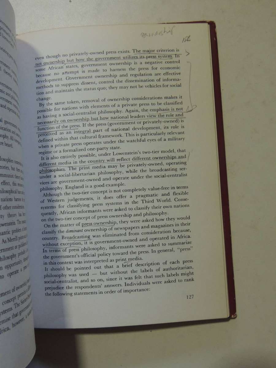 Mass Media In Black Africa - Dennis L. Wilcox