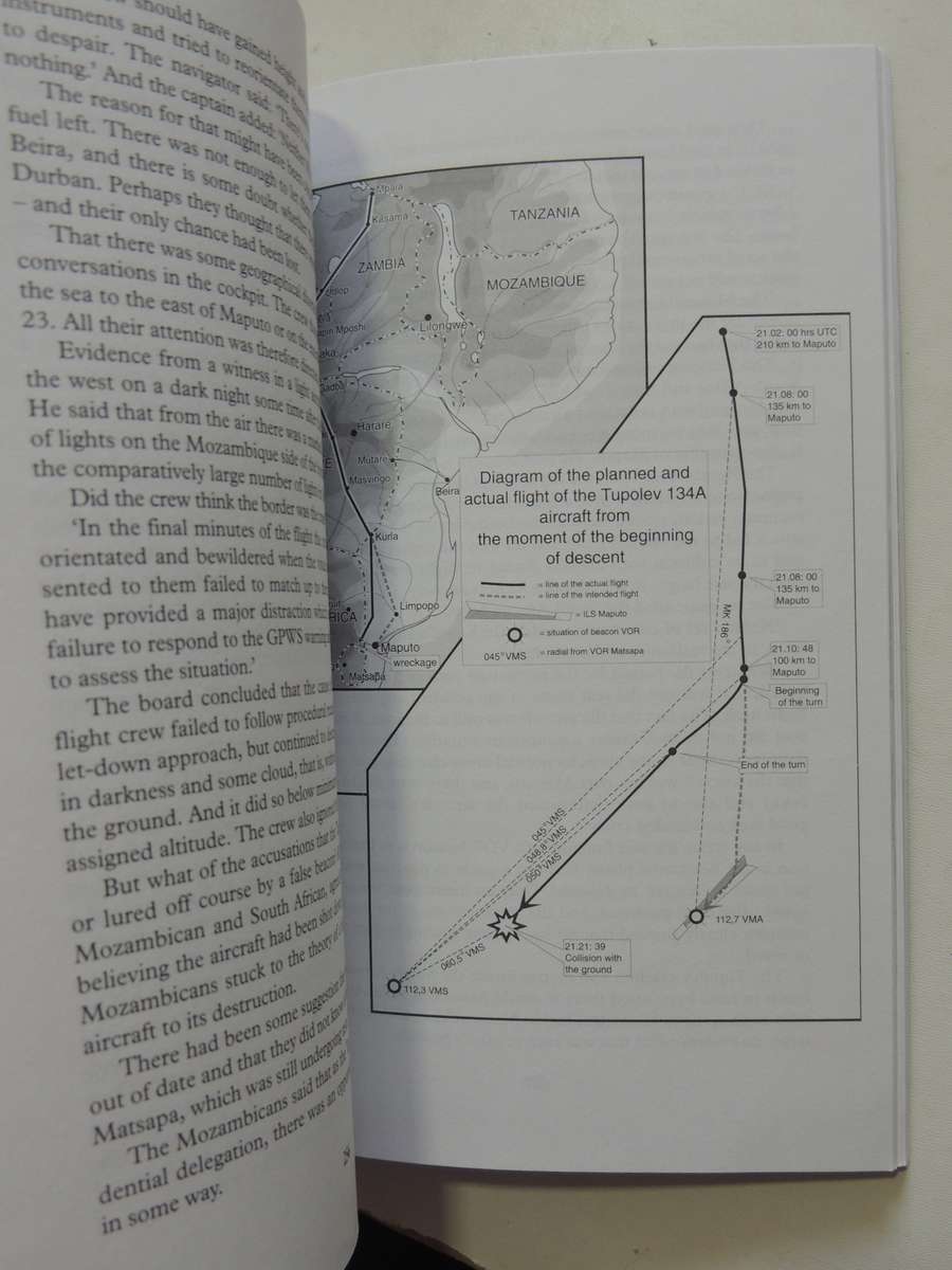 Fields Of Air - Triumphs, Tragedies And Mysteries Of Civil Aviation In Southern Africa  James Byrom