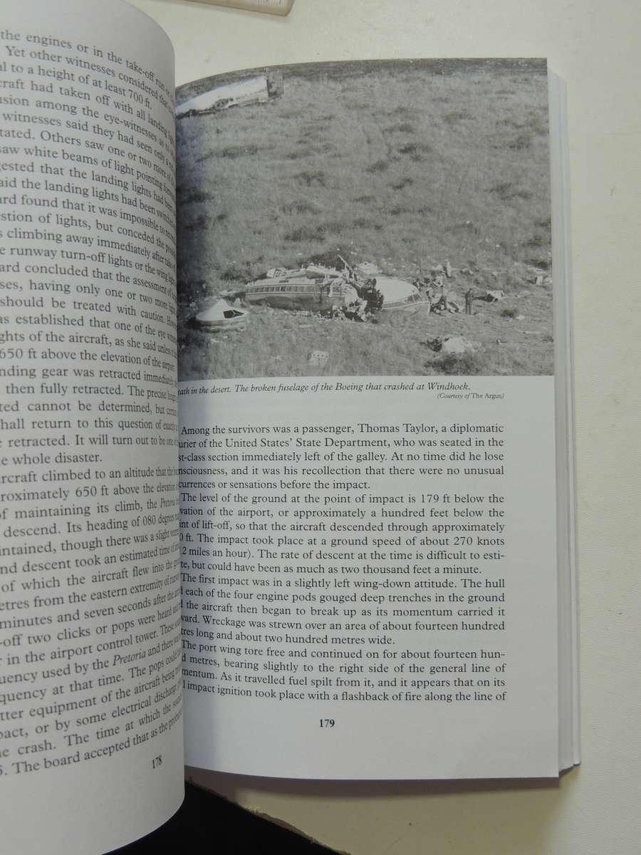 Fields Of Air - Triumphs, Tragedies And Mysteries Of Civil Aviation In Southern Africa  James Byrom