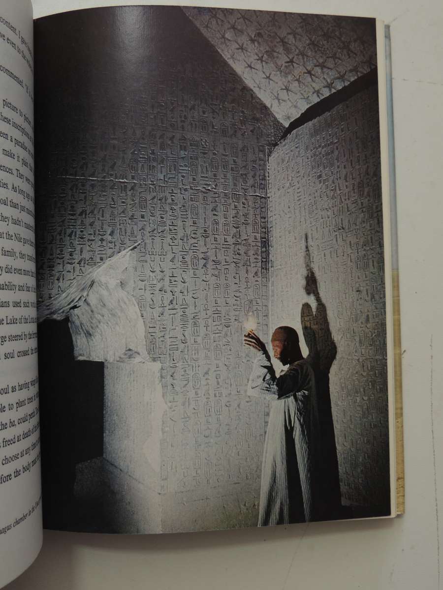 The World of the Pharaohs - Hans Baumann