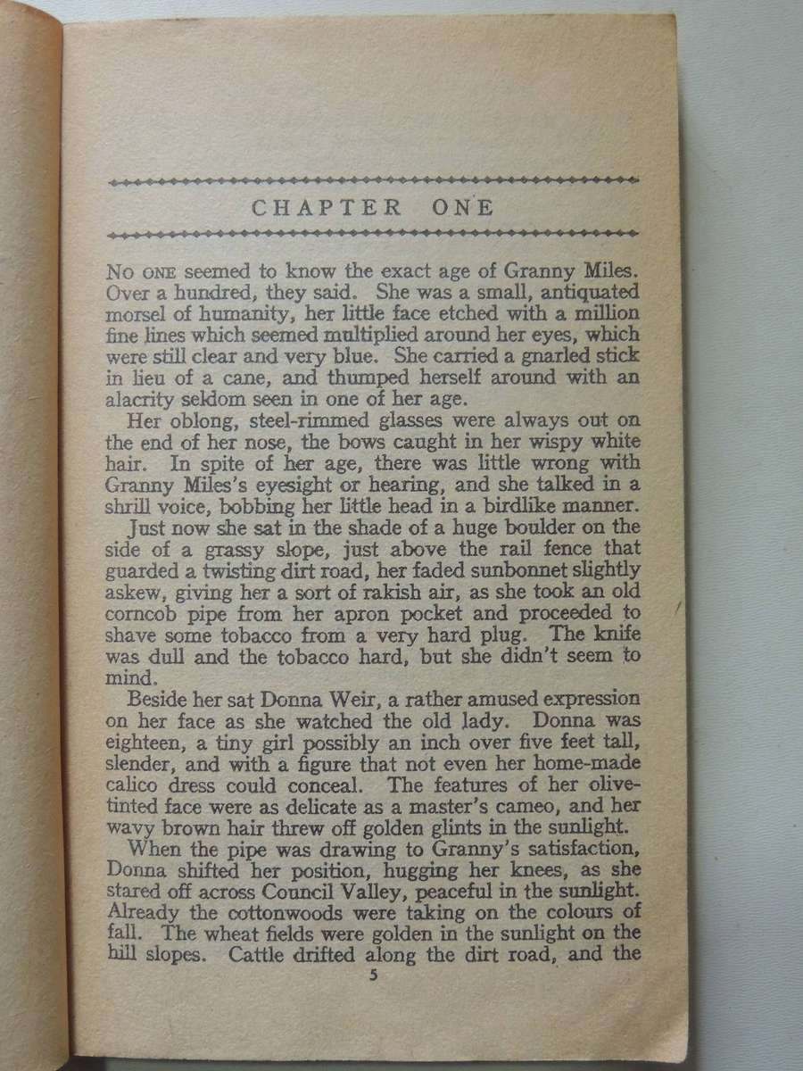 Straws In The Wind - W.C. Tuttle