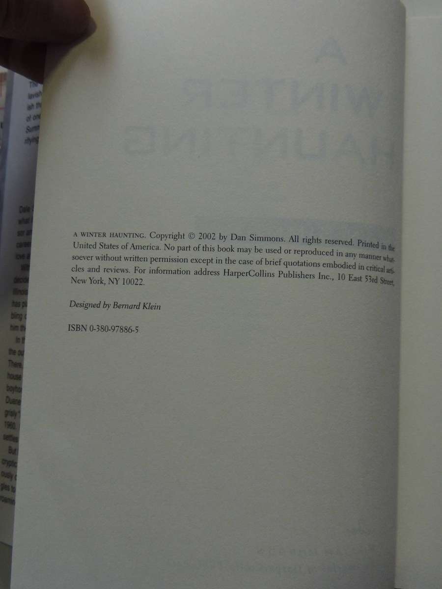 A Winter Haunting (1st Edition 2002) - Dan Simmons