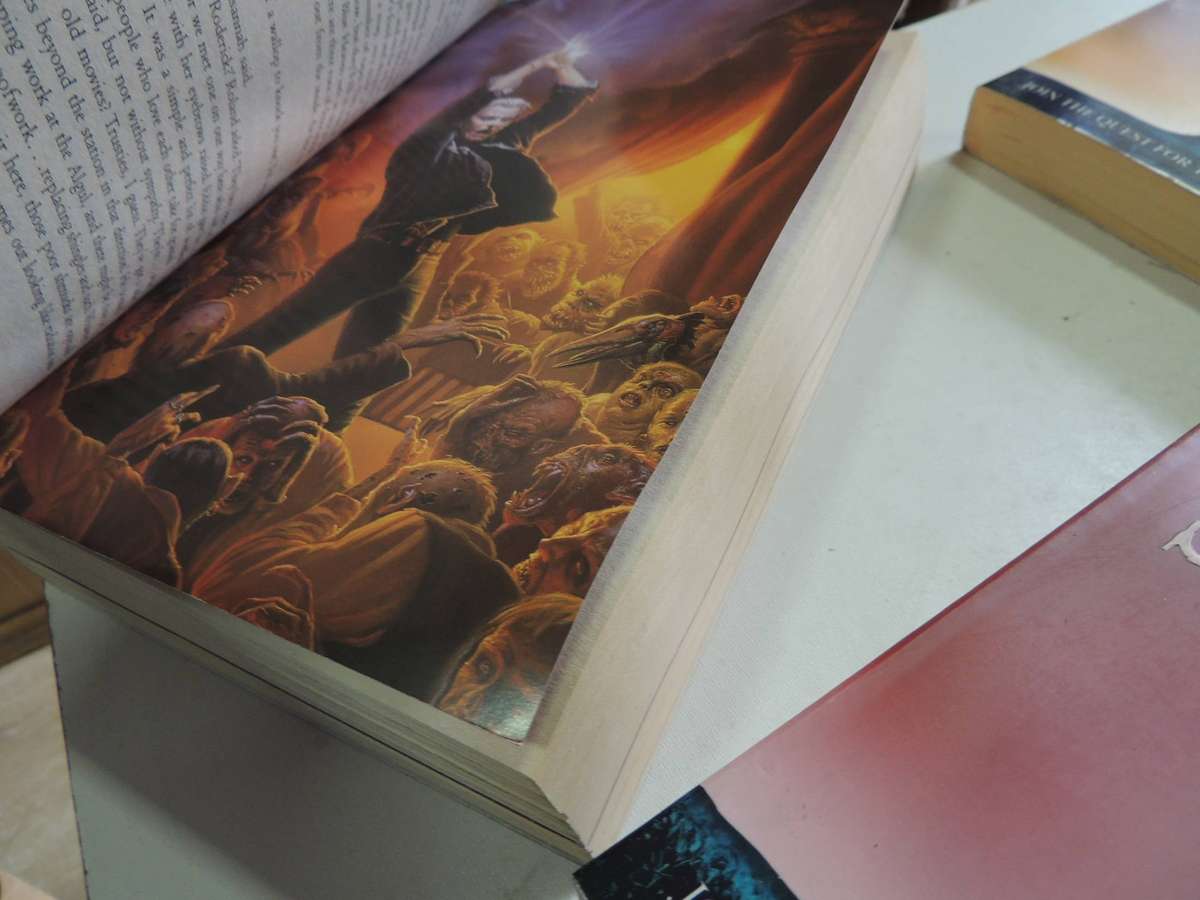 The Dark Tower Series  - Complete 7 Volume Set - Stephen King
