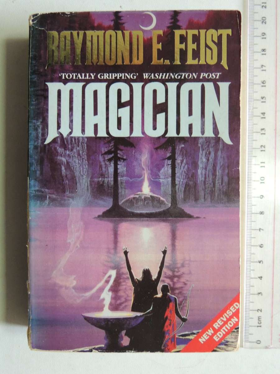 Magician (Revised Edition) - Raymond E. Feist