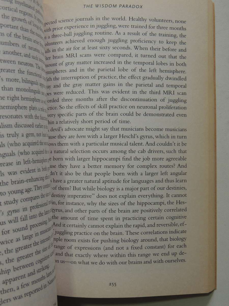 The Wisdom Paradox: How Your Mind Can Grow Stronger As Your Brain Grows Older - Elkhonon Goldberg