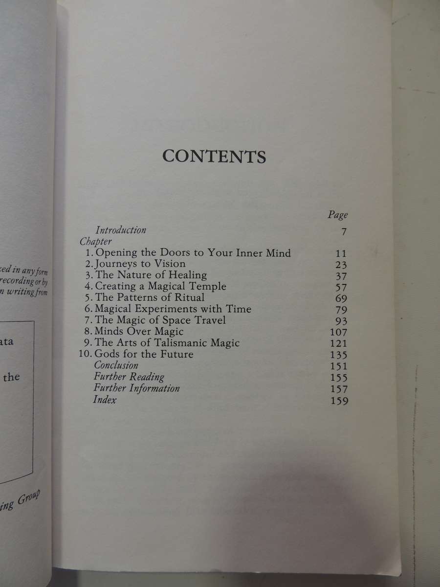 Experiments In Aquarian Magic - A Guide tot the Magical Arts & Skills that will Unlock- Marian Green