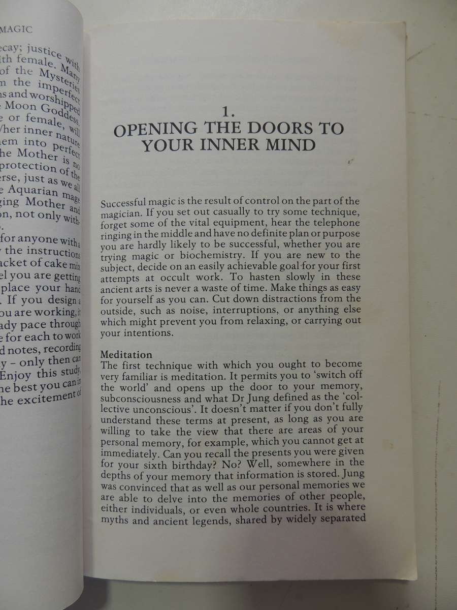 Experiments In Aquarian Magic - A Guide tot the Magical Arts & Skills that will Unlock- Marian Green