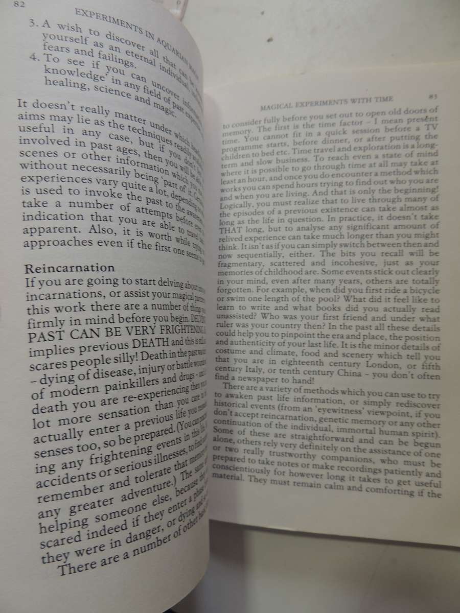 Experiments In Aquarian Magic - A Guide tot the Magical Arts & Skills that will Unlock- Marian Green