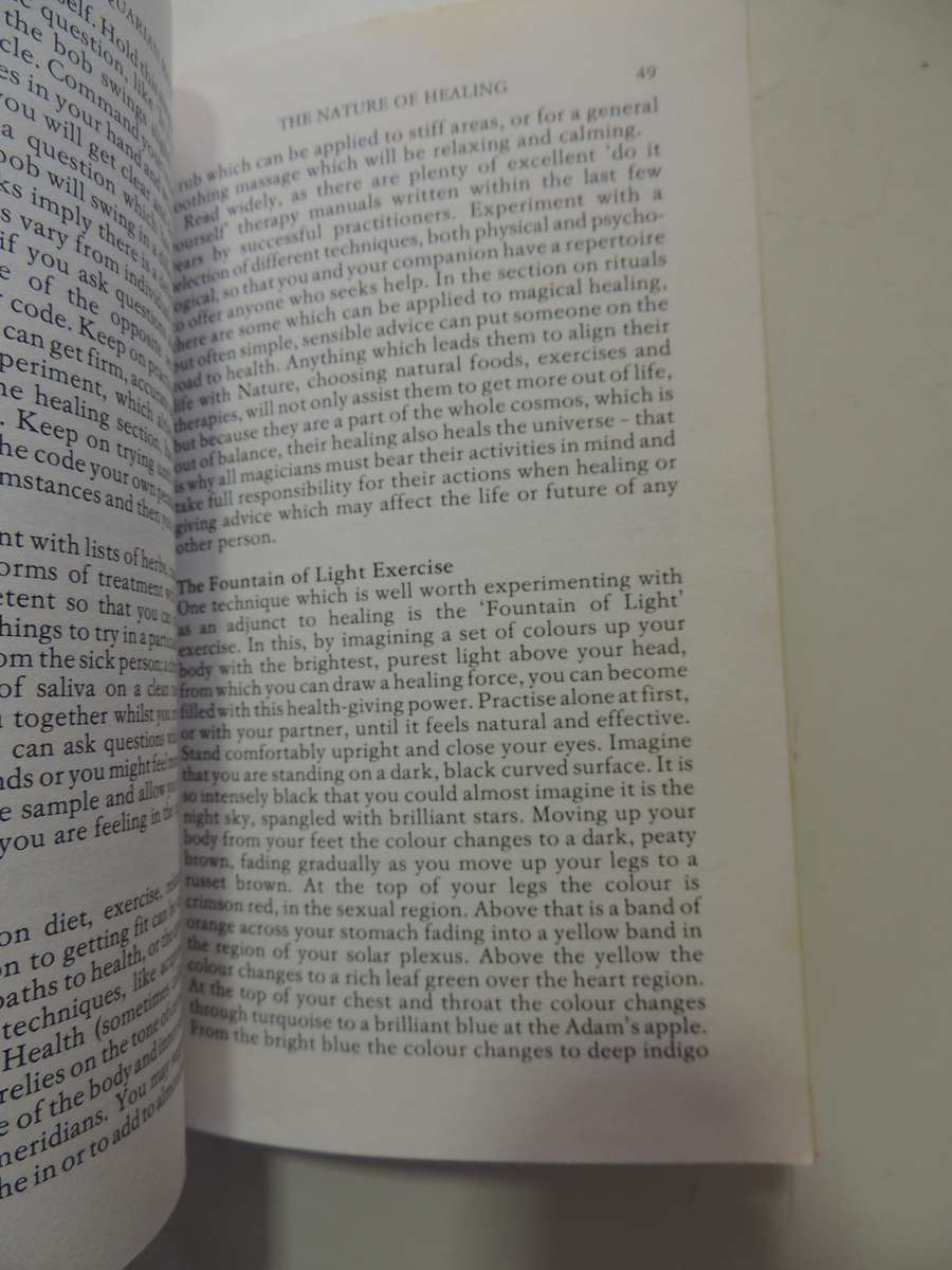 Experiments In Aquarian Magic - A Guide tot the Magical Arts & Skills that will Unlock- Marian Green