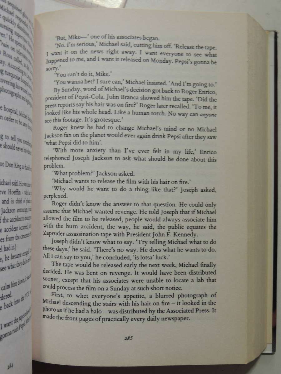Michael Jackson: The Magic, The Madness, The Whole Story, 1958-2009- J. Randy Taraborrelli