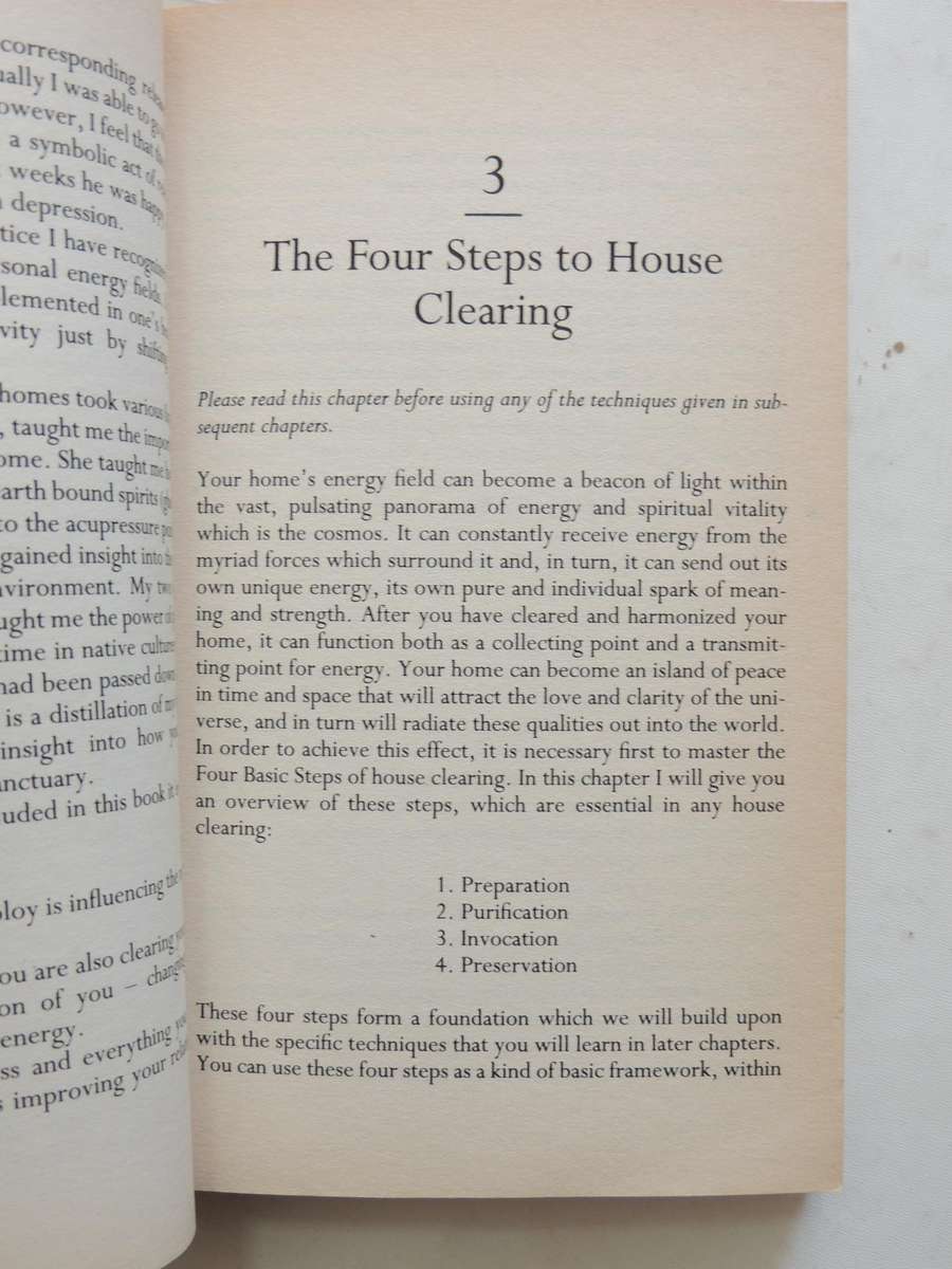 Sacred Space: Clearing And Enhancing The Energy Of Your Home - Denise Linn