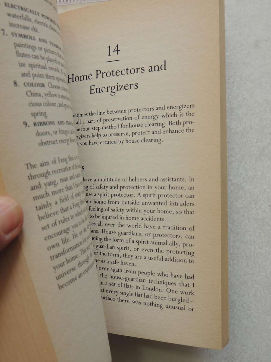 Sacred Space: Clearing And Enhancing The Energy Of Your Home - Denise Linn