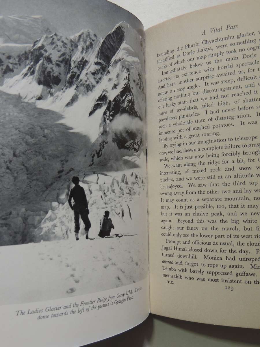Tents In The Cloud: The First Women's Himalayan Expedition - Monica Jackson & Elizabeth Jackson