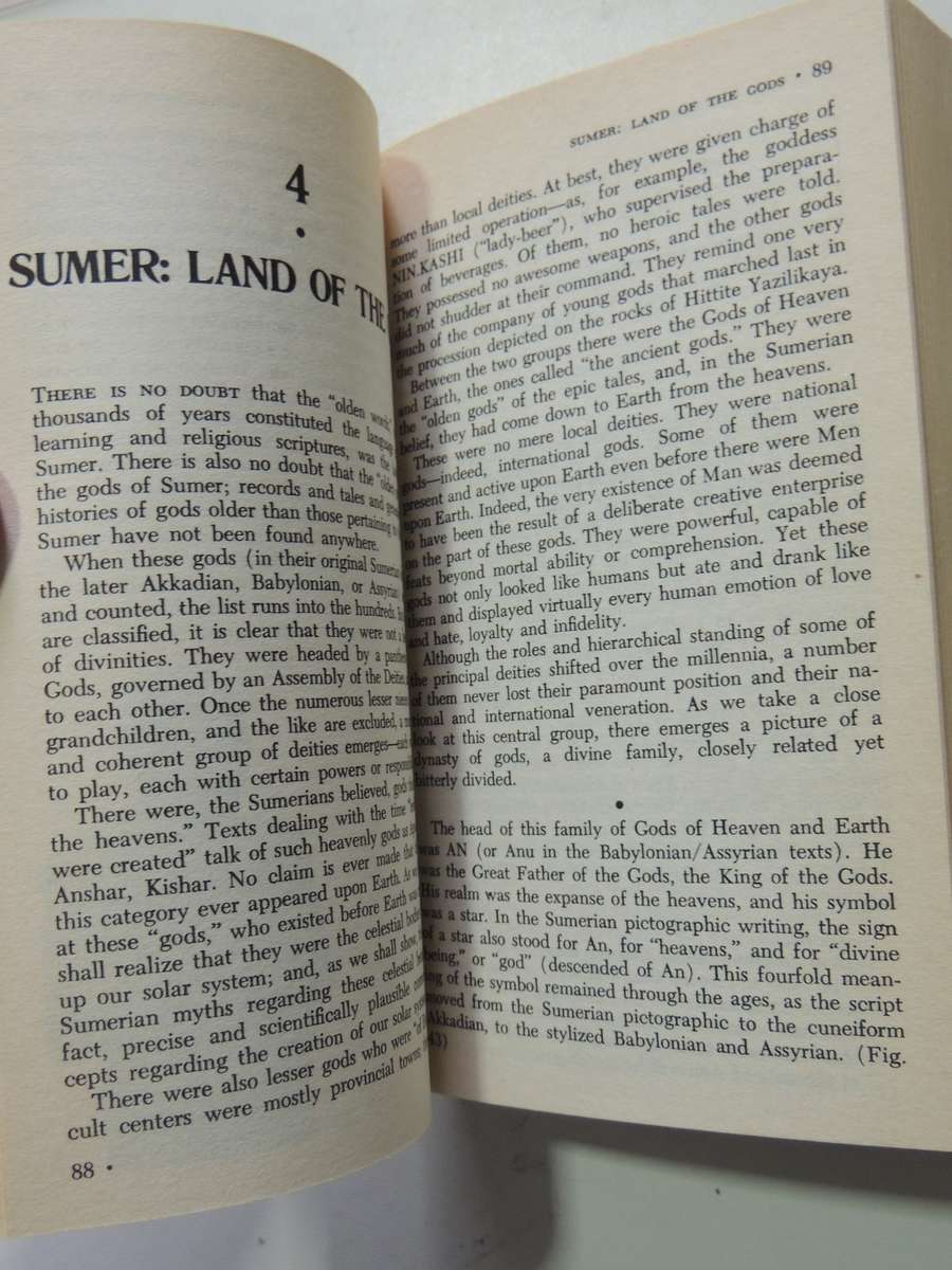 The 12th Planet,  Book 1 of The Earth Chronicles - Zecharia Sitchin