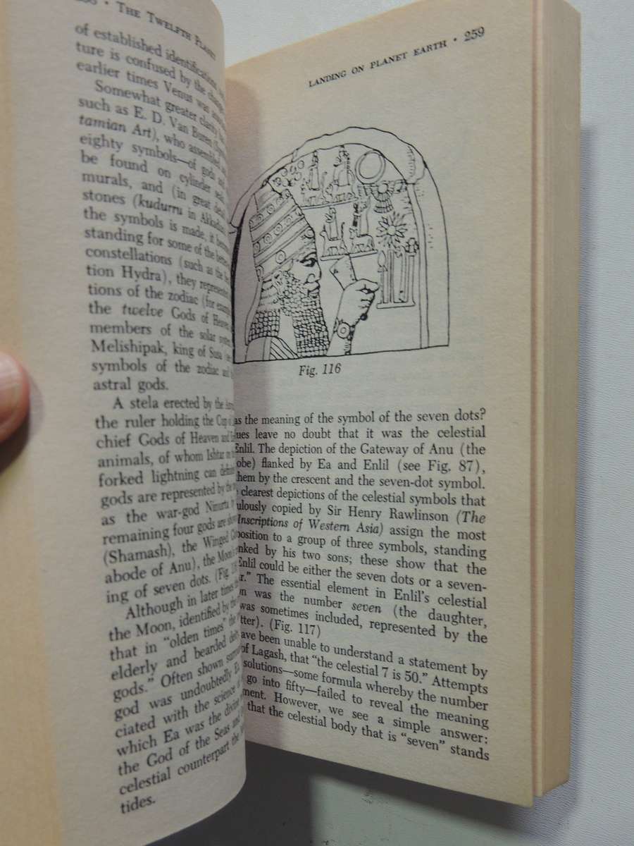 The 12th Planet,  Book 1 of The Earth Chronicles - Zecharia Sitchin