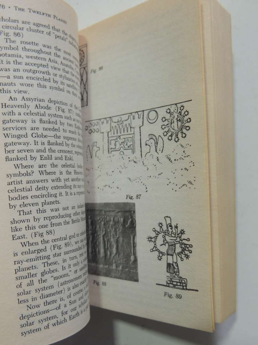 The 12th Planet,  Book 1 of The Earth Chronicles - Zecharia Sitchin