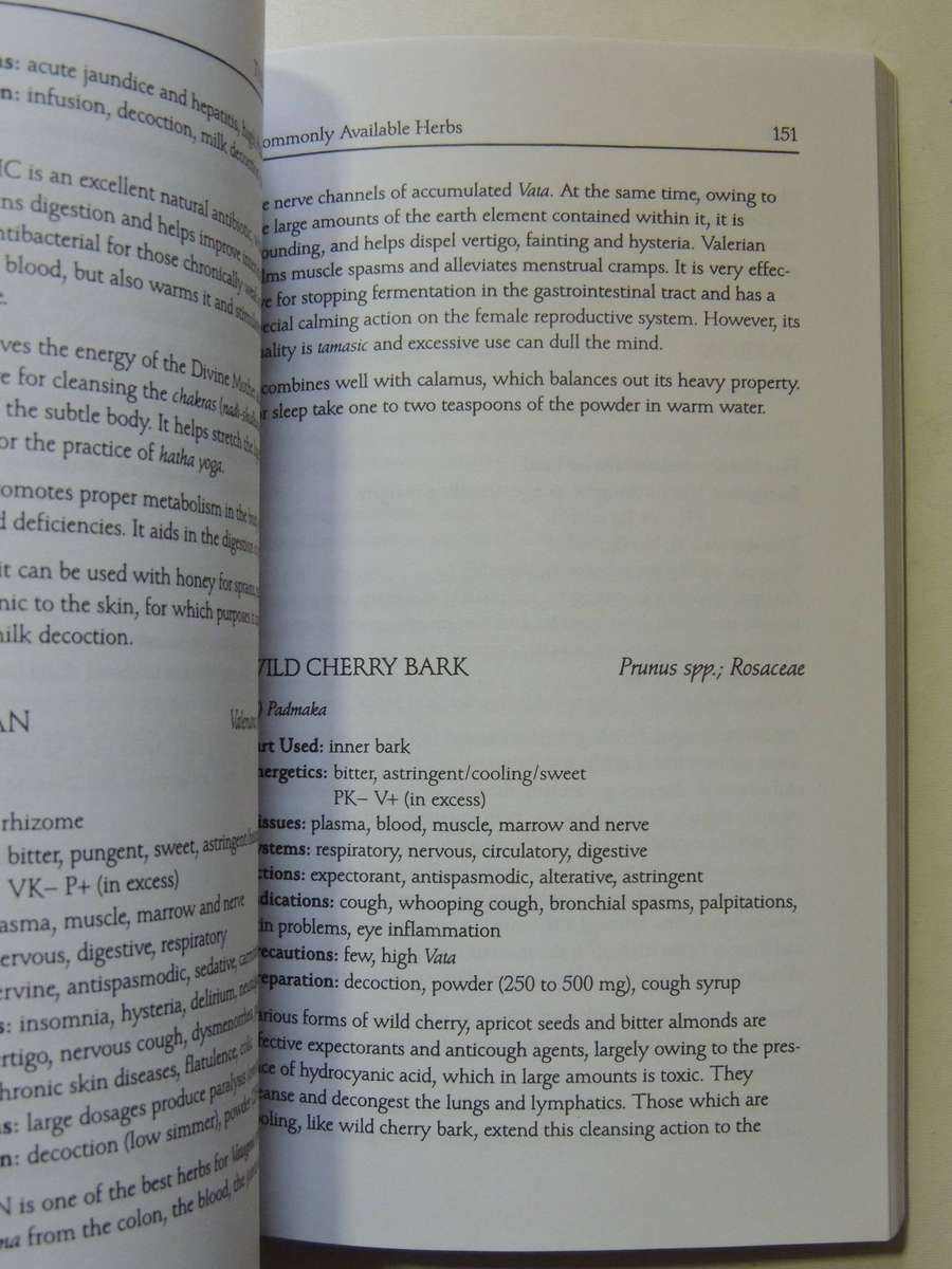 The Yoga Of Herbs: An Ayurvedic Guide To Herbal Medicine - Dr. David Frawley & Dr. Vasant Lad