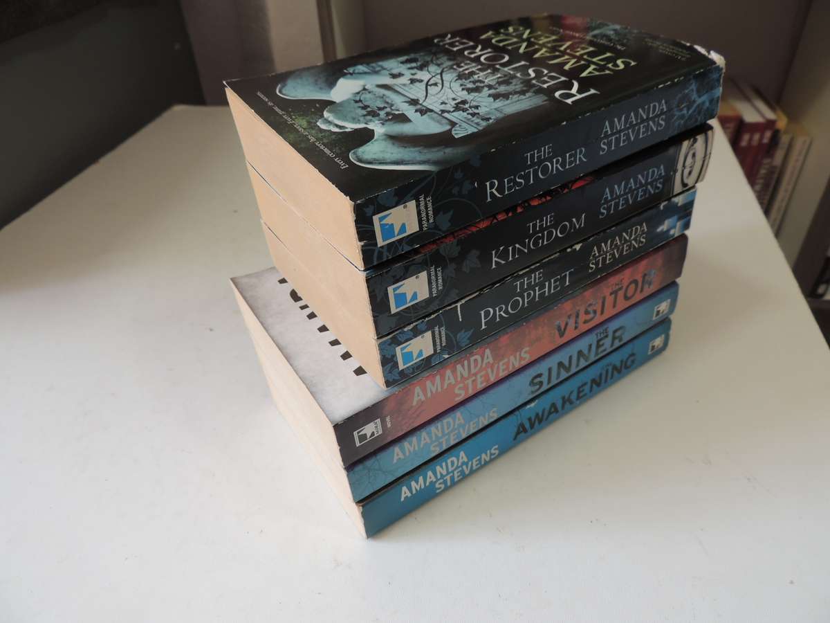 Graveyard Queen Series,The Restorer,Kingdom,Prophet,Visitor,Sinner,Awakening 6 Vol's- Amanda Stevens