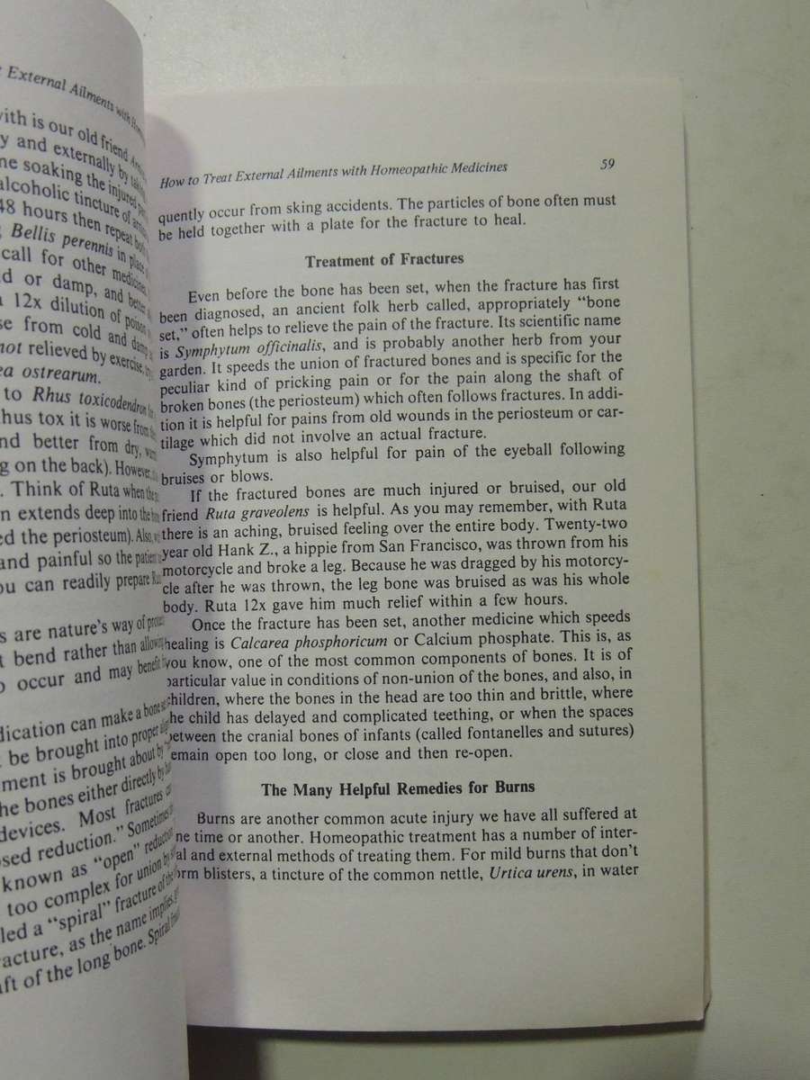 A Doctor's Guide To Helping Yourself With Homeopathic Remedies - James H. Stephenson, MD