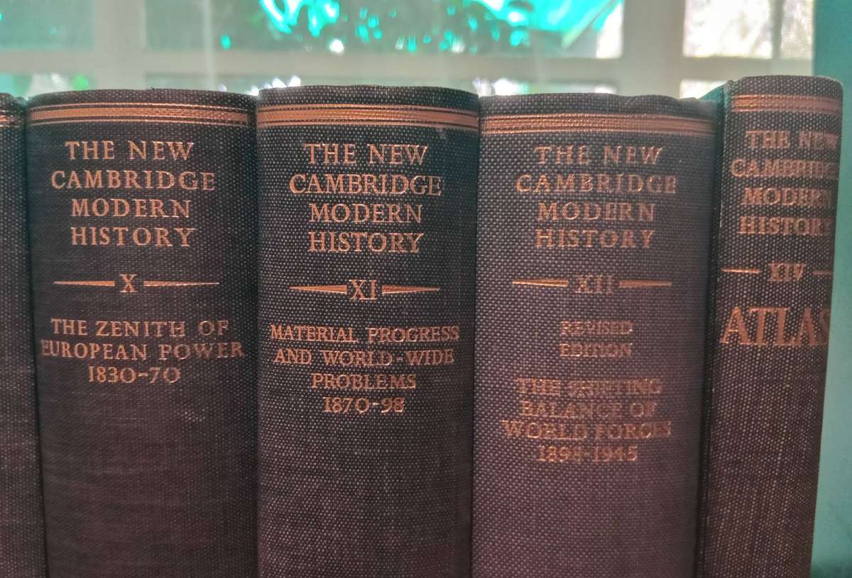 The New Cambridge Modern History (12 Vols. with Atlas)