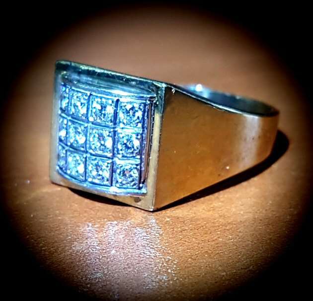 Gents 12 Diamond Ring