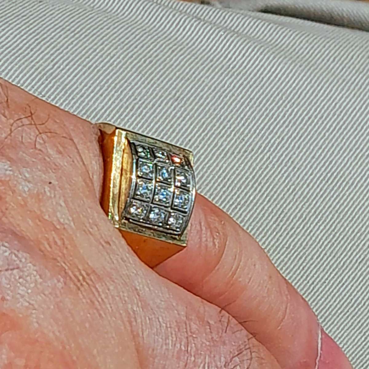 Gents 12 Diamond Ring