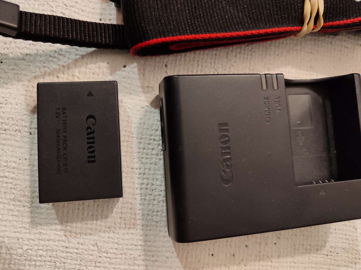 Canon 200D EOS DSLR & Canon EF-S 18-135mm F3.5-5.6 IS STM