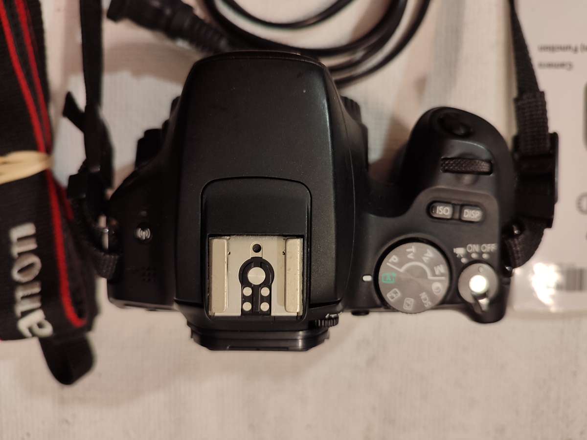 Canon 200D EOS DSLR & Canon EF-S 18-135mm F3.5-5.6 IS STM