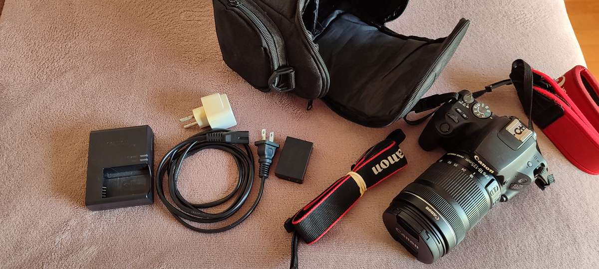 Canon 200D EOS DSLR & Canon EF-S 18-135mm F3.5-5.6 IS STM