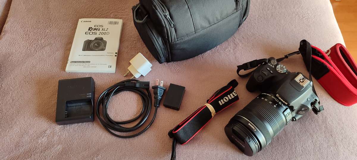 Canon 200D EOS DSLR & Canon EF-S 18-135mm F3.5-5.6 IS STM