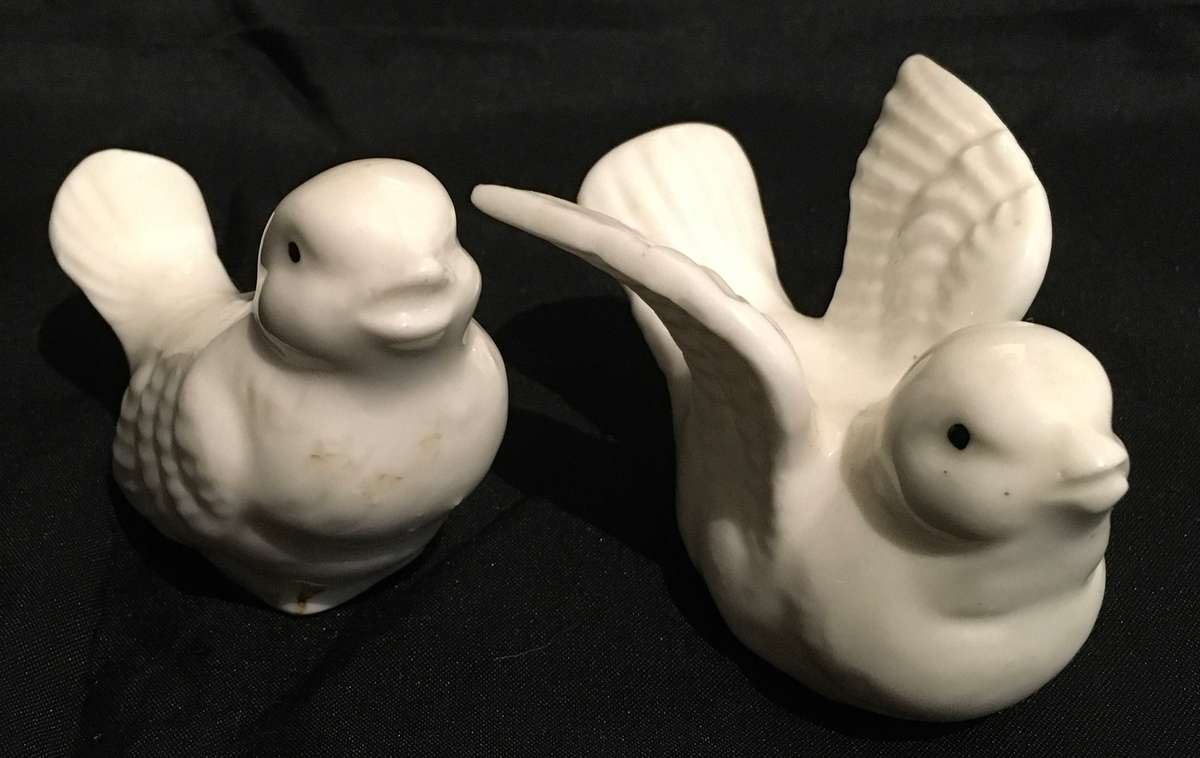 Doves - pair - figurines