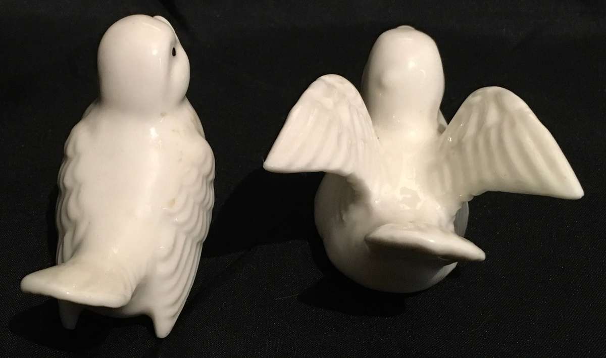 Doves - pair - figurines