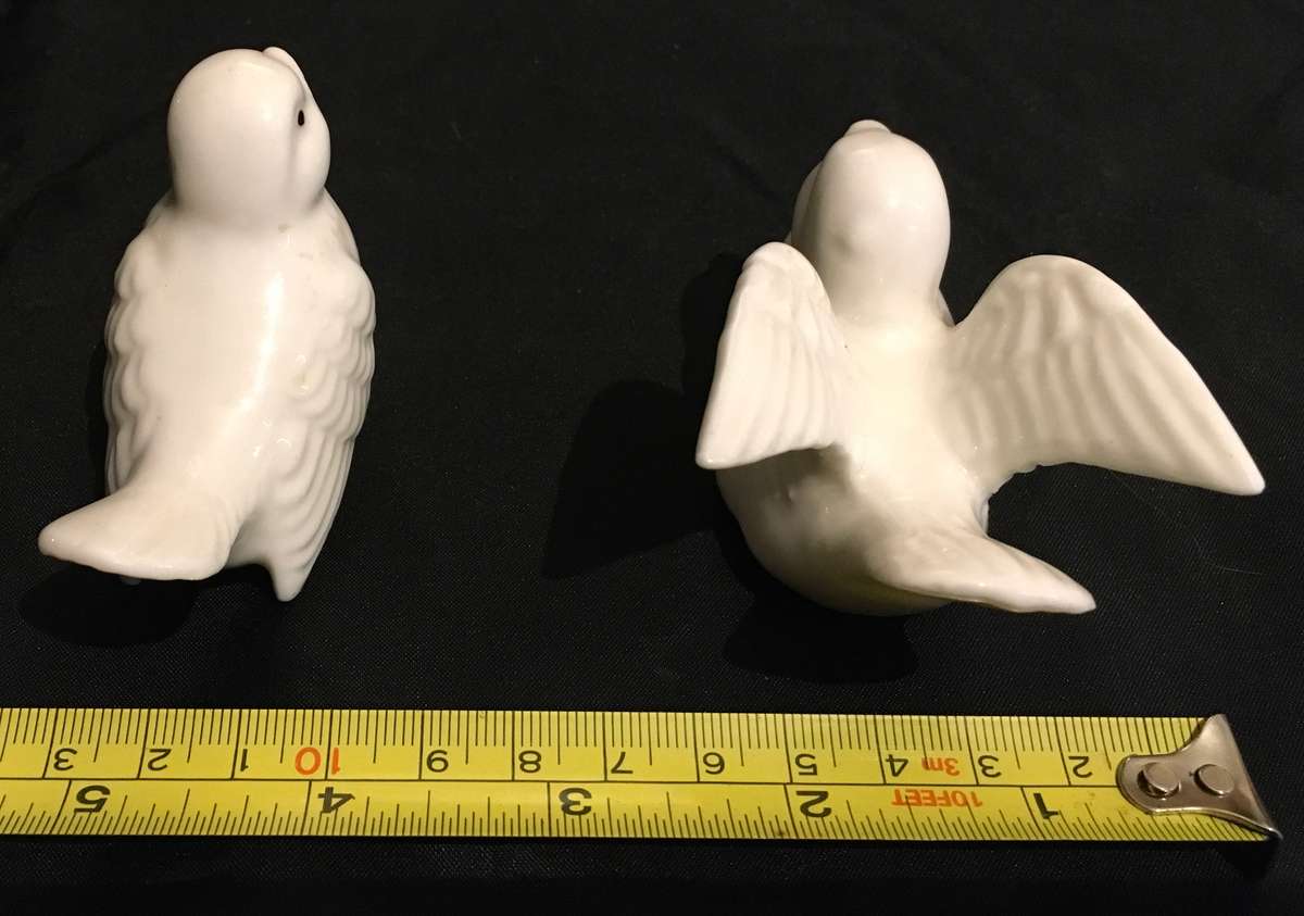 Doves - pair - figurines