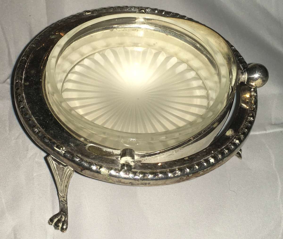 Butter dish. Claw foot round.