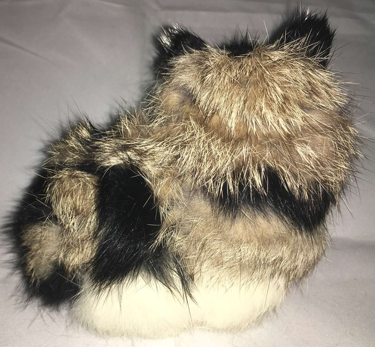 Cat ornament - fur with glass eyes