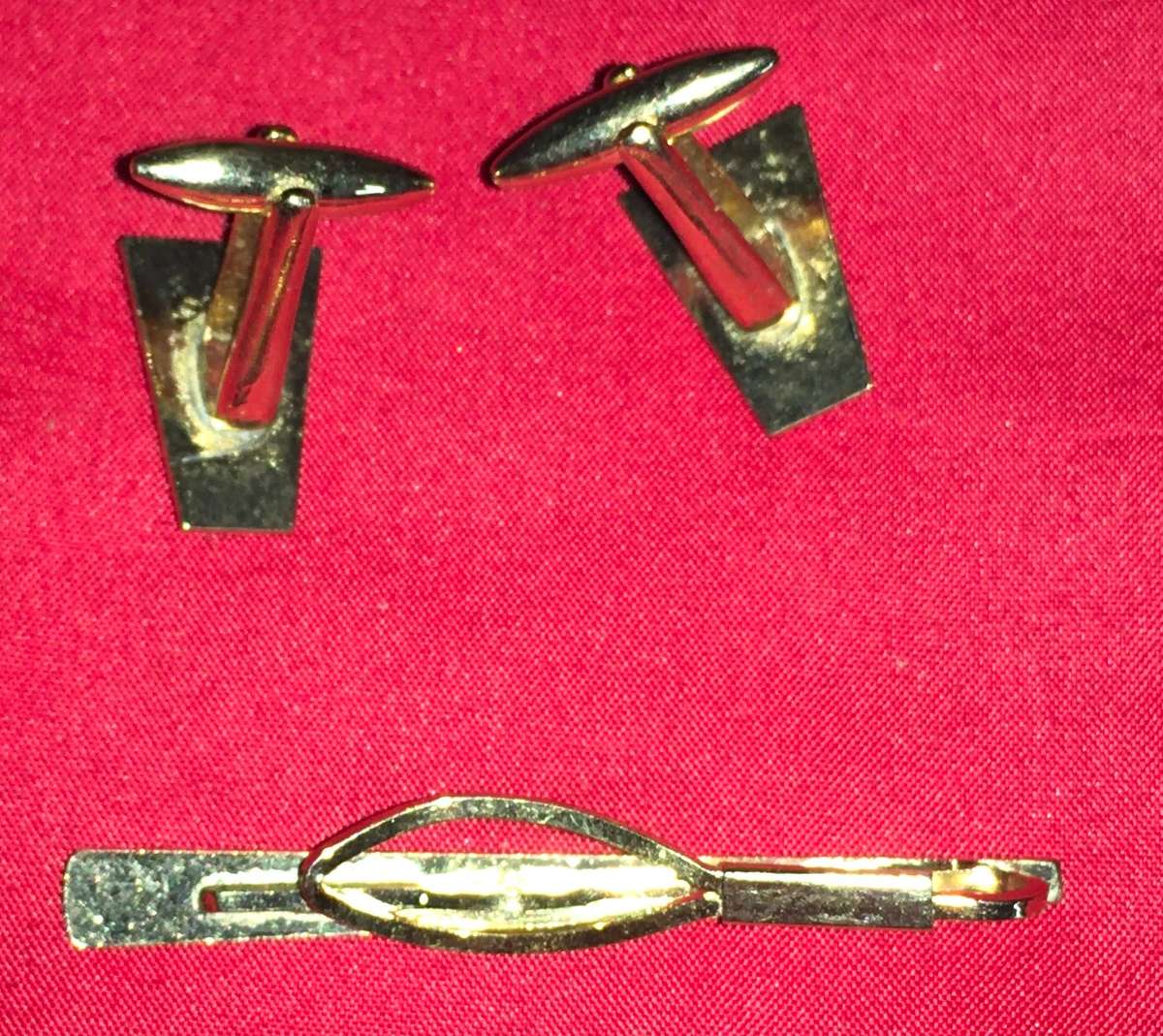 Tie pin and cufflinks