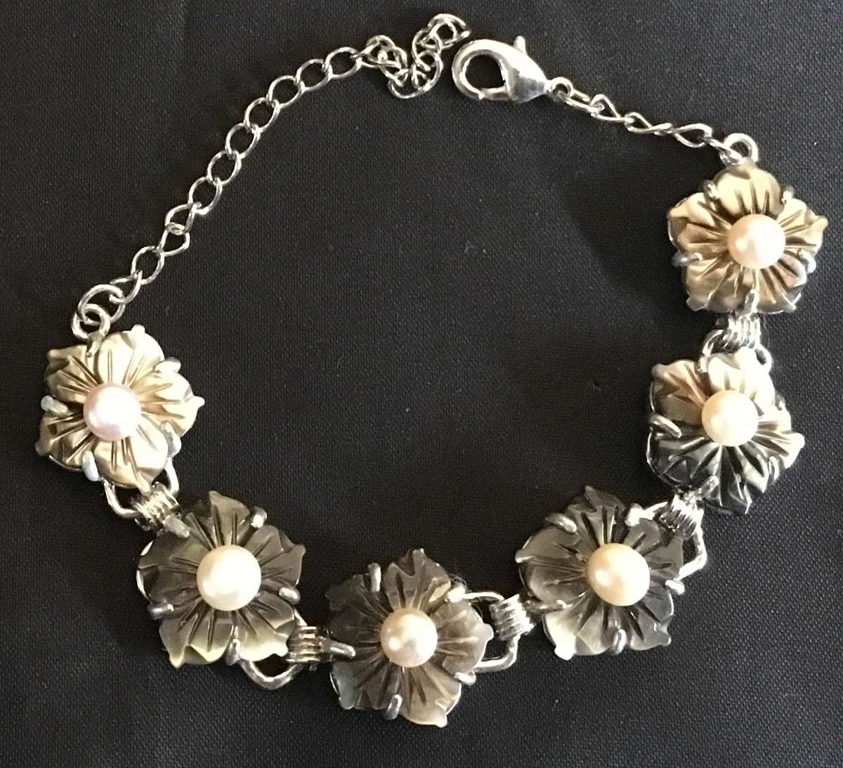 Bracelet. Flowers. Vintage