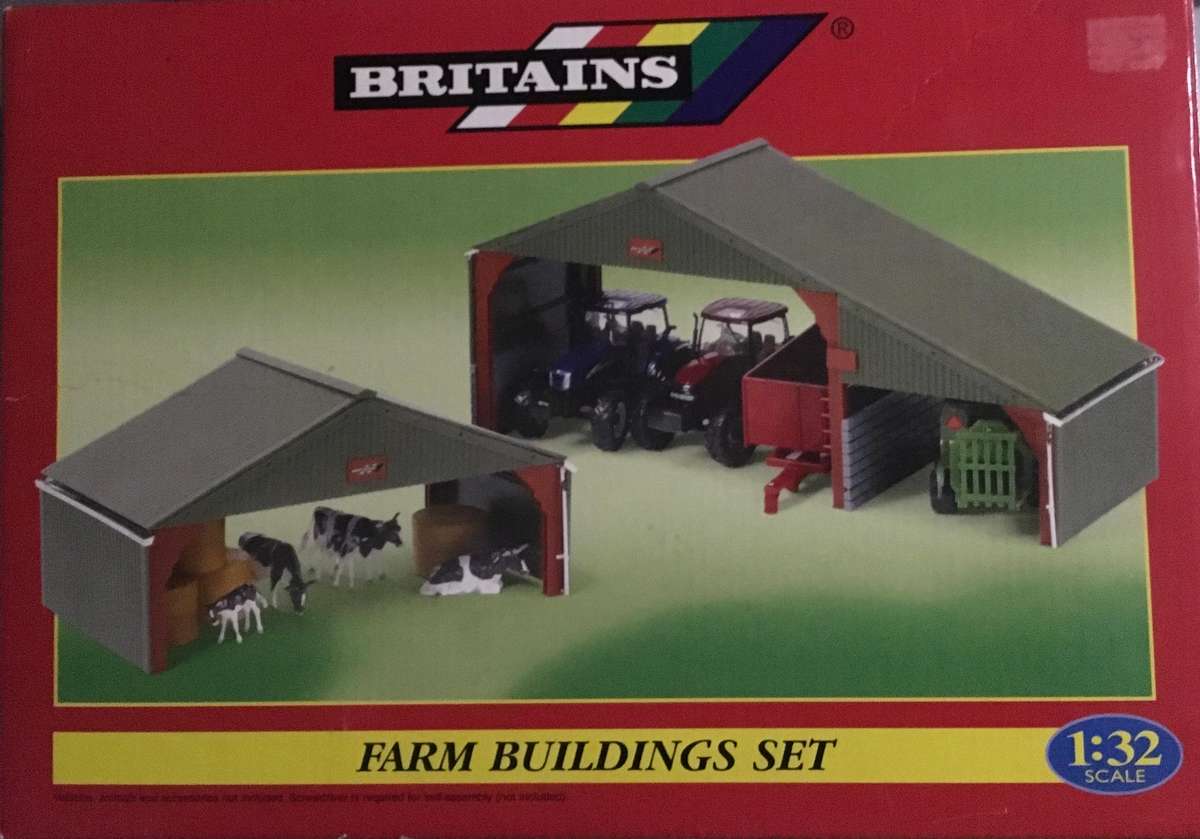 Britains 2005 1:32 farm building set