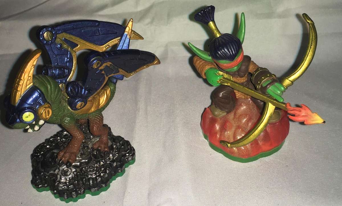 Skylanders Spyros and Flamethrower Adventure Drobots