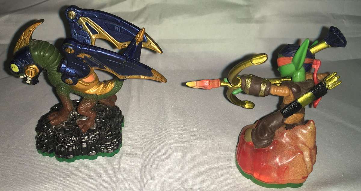 Skylanders Spyros and Flamethrower Adventure Drobots