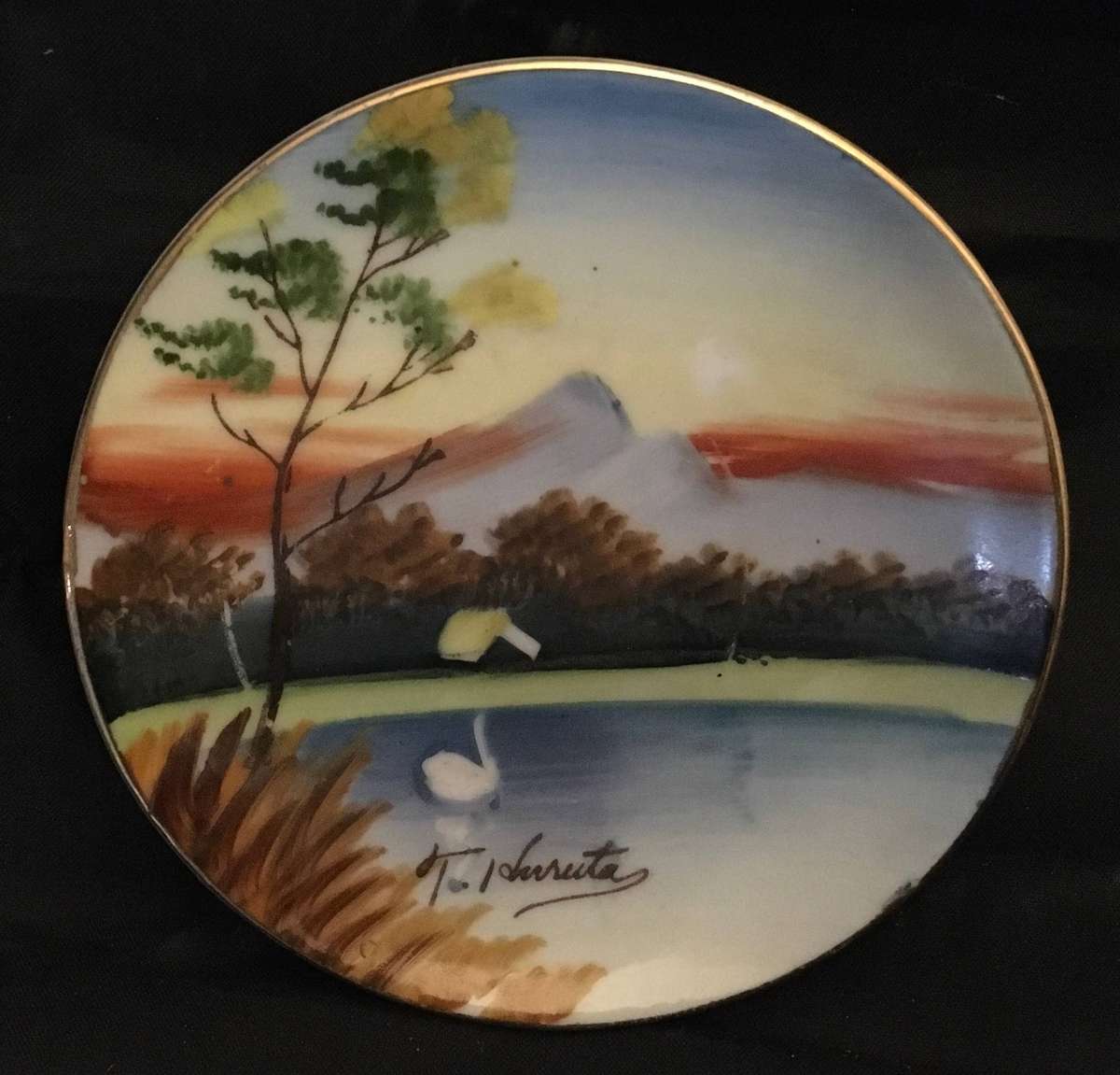 La Mode hand painted mini wall plate (10cm diameter)