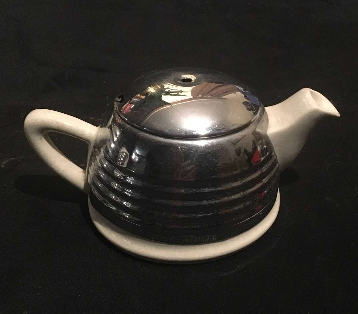 Everhot 3 kettles and a sugar bowl