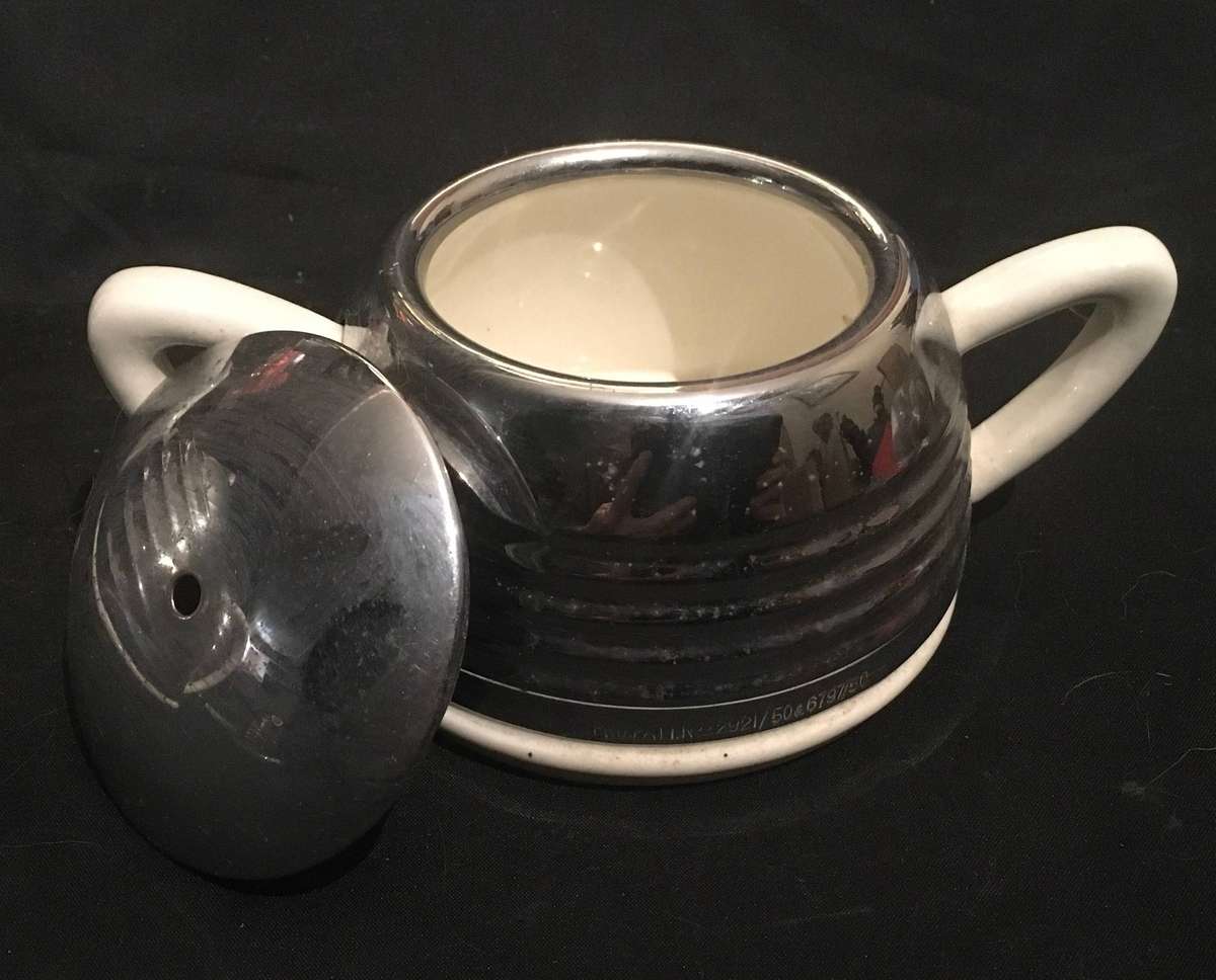 Everhot 3 kettles and a sugar bowl