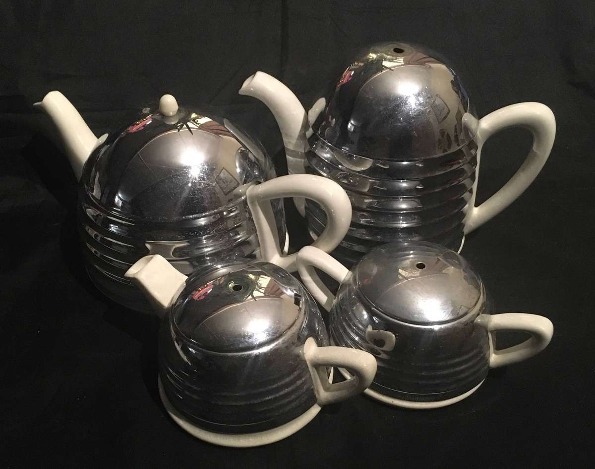 Everhot 3 kettles and a sugar bowl