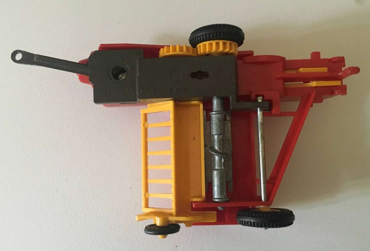 Britains New Holland 377 Baler Hay Bales 1:32 Farming Toy 1978 Vintage