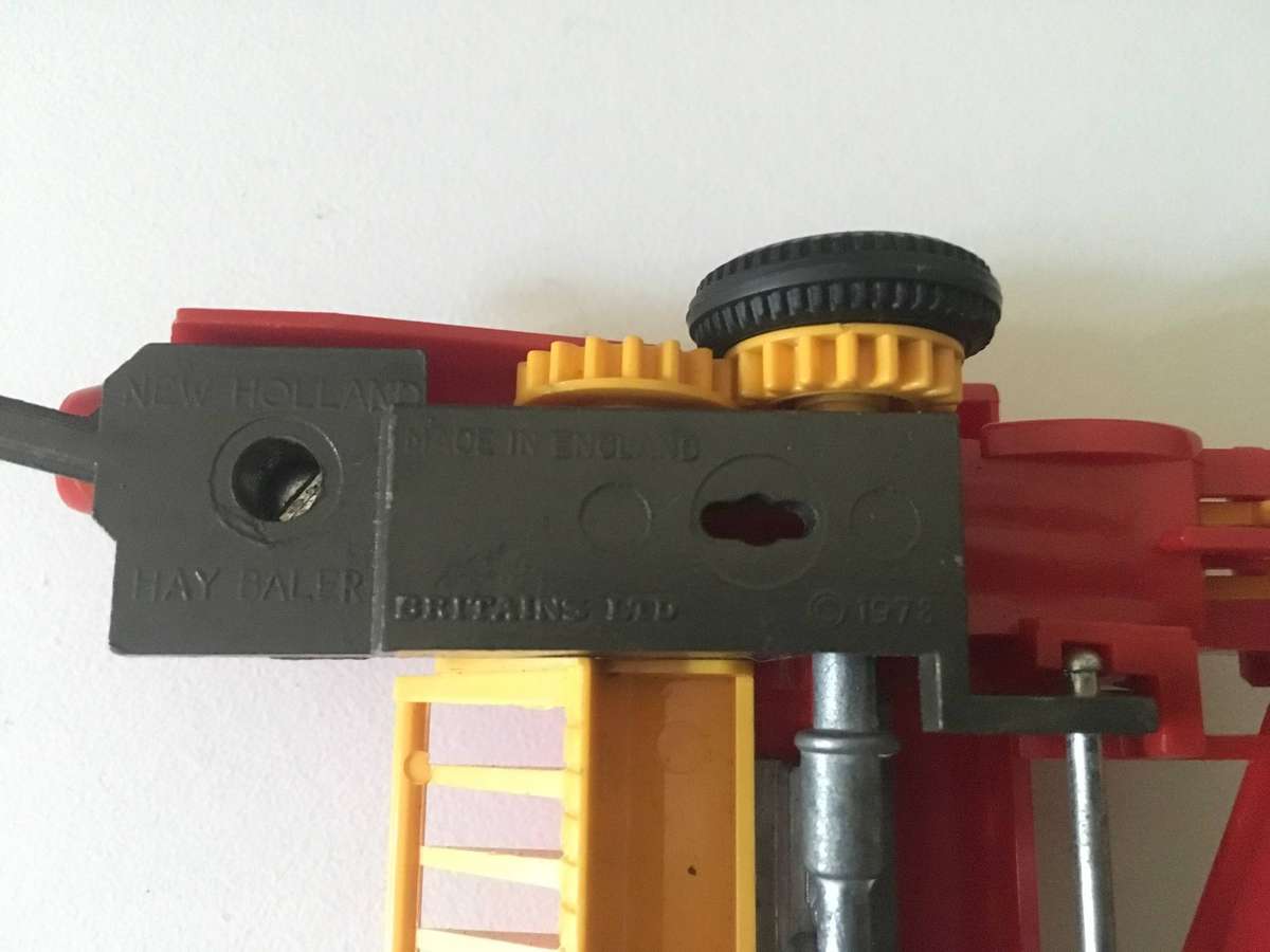 Britains New Holland 377 Baler Hay Bales 1:32 Farming Toy 1978 Vintage