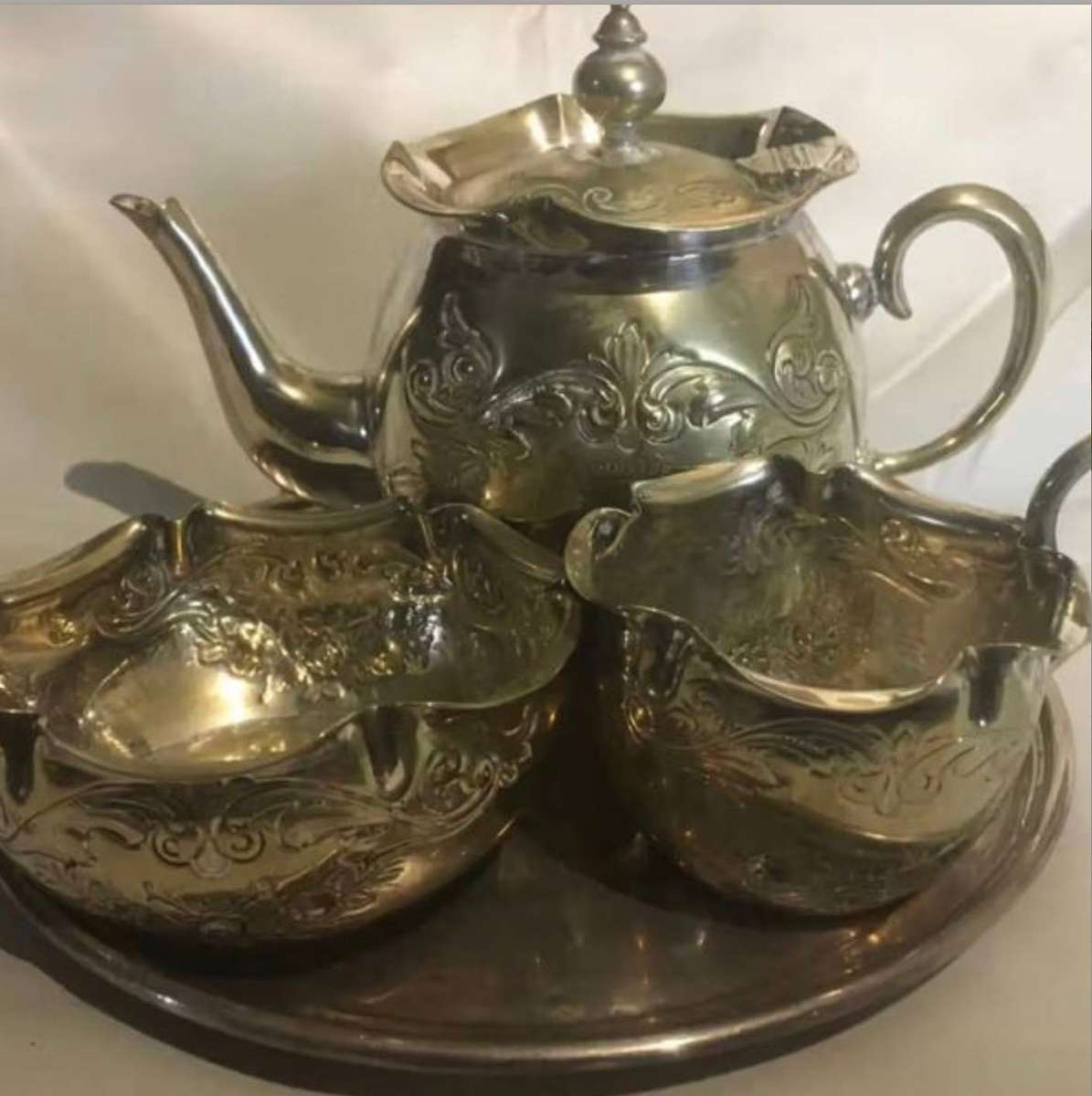 EPNS antique kettle, creamer and milk jug set on tray, 1906